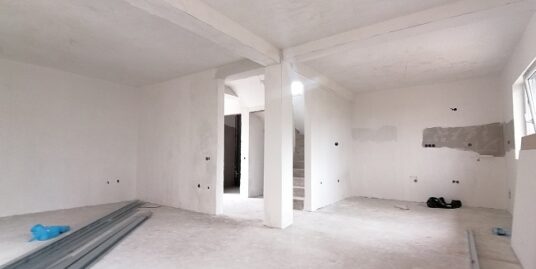 VILA CLASICA 4 camere+ teren Selimbar Zona Triajului