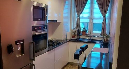Ap.DEOSEBIT 3 camere+ gradina/ parcare zona Kogalniceanu